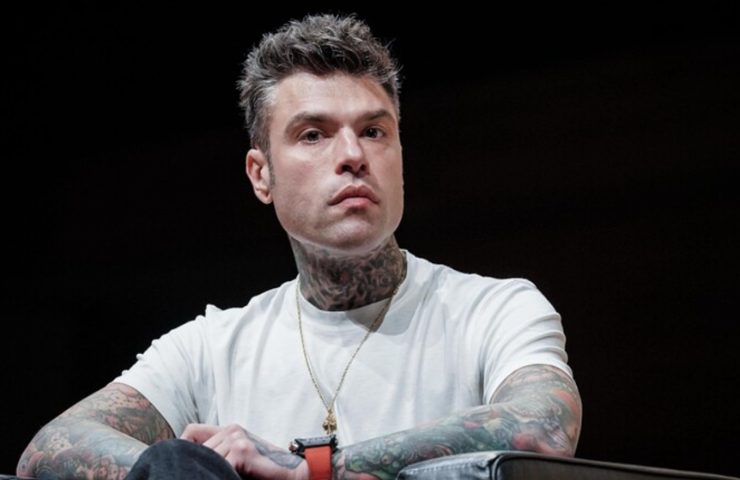 Il rapper Fedez in una conferenza